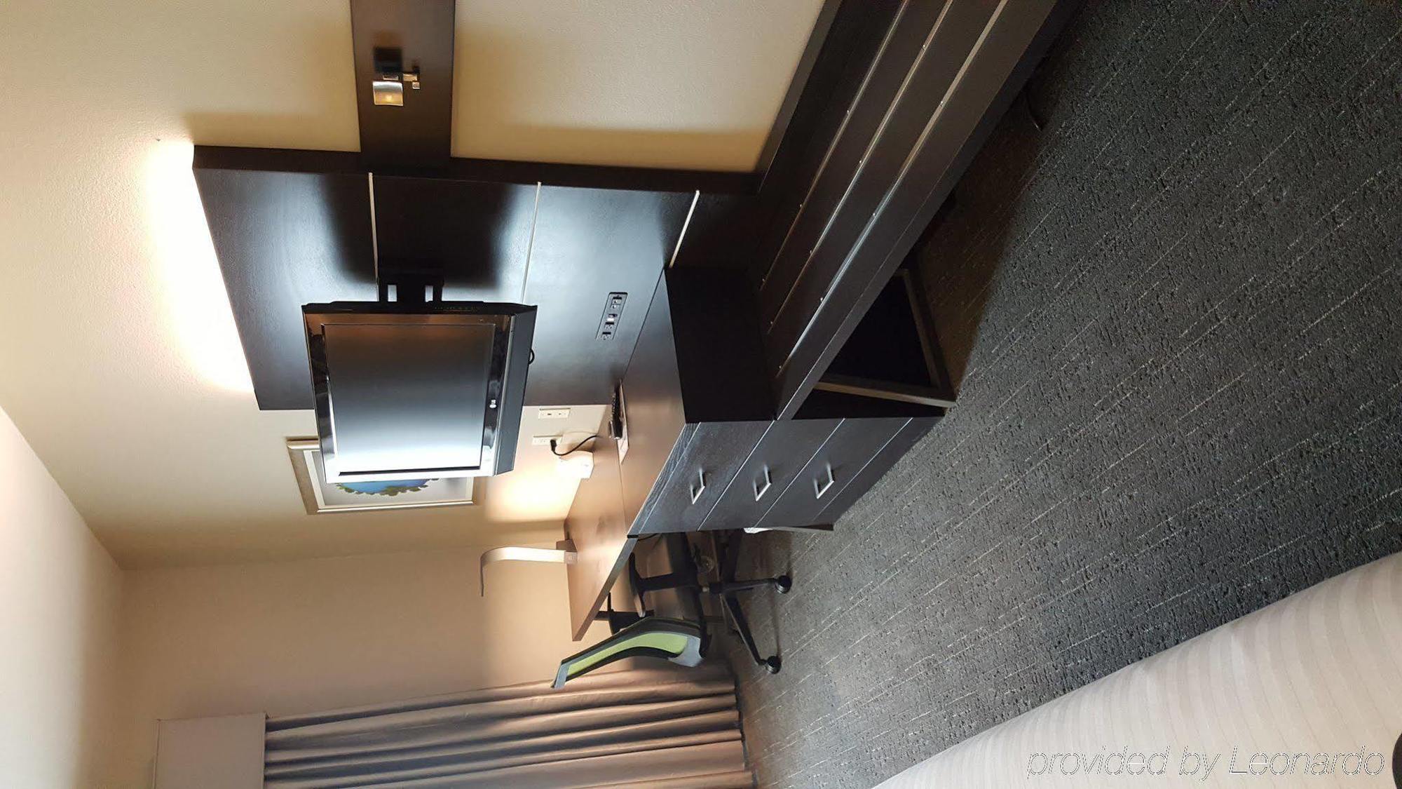Express By Ihg Hotel Pearland