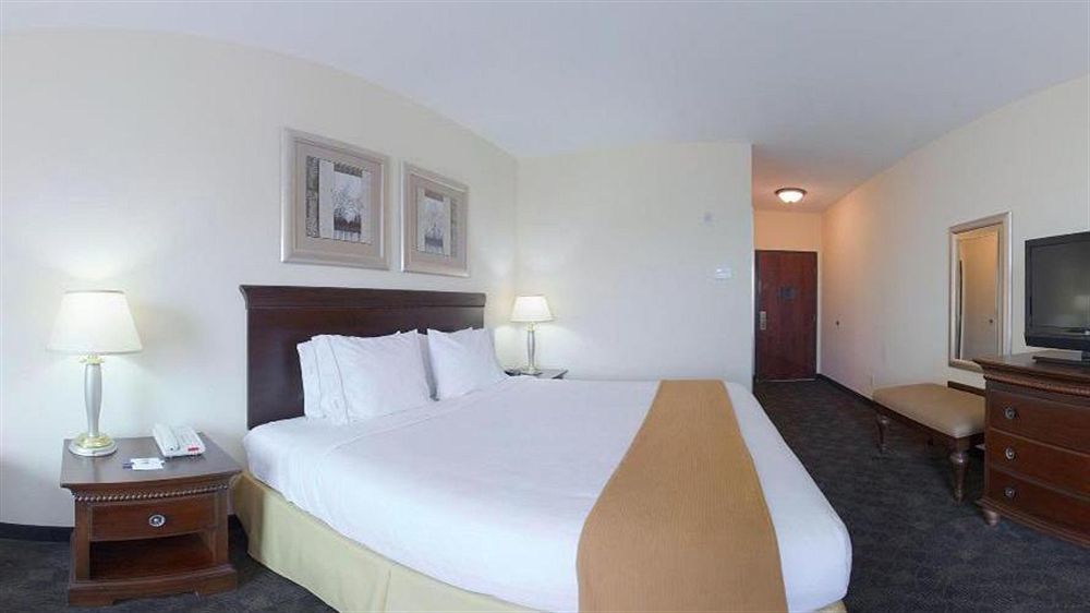 Holiday Express By Ihg Hotel